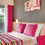 The Originals Boutique, Les Strelitzias