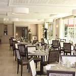 The Originals Boutique, Les Strelitzias
