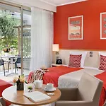 The Originals Boutique, Les Strelitzias