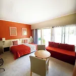 Hotel The Originals Boutique, Les Strelitzias 3*