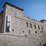 Hotel The Originals Boutique, Les Strelitzias 3*