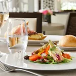 Hotel The Originals Boutique, Les Strelitzias 3*