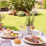 The Originals Boutique, Les Strelitzias Hotel 3*