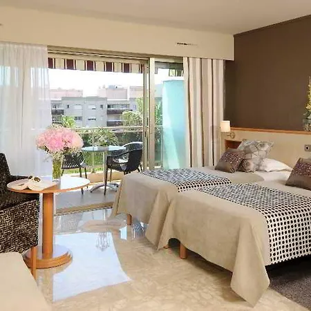 Ξενοδοχείο The Originals Boutique, Les Strelitzias 3*