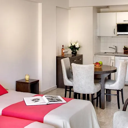 The Originals Boutique, Les Strelitzias Hotell 3*
