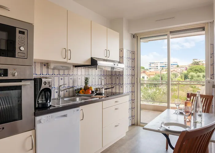 The Originals Boutique, Les Strelitzias 酒店 3*