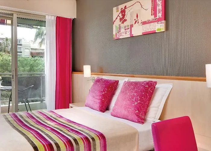 The Originals Boutique, Les Strelitzias