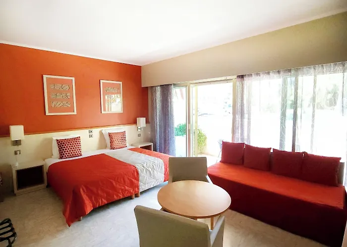 Hotel The Originals Boutique, Les Strelitzias 3*