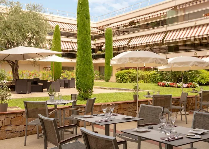 The Originals Boutique, Les Strelitzias Juan-les-Pins