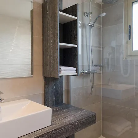 Hotel The Originals Boutique, Les Strelitzias 3*
