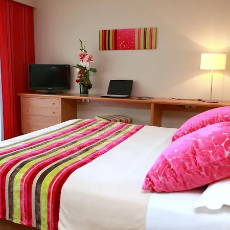 The Originals Boutique, Les Strelitzias