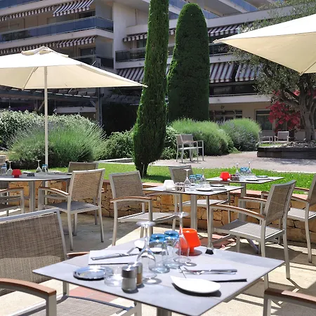 The Originals Boutique, Les Strélitzias 3*