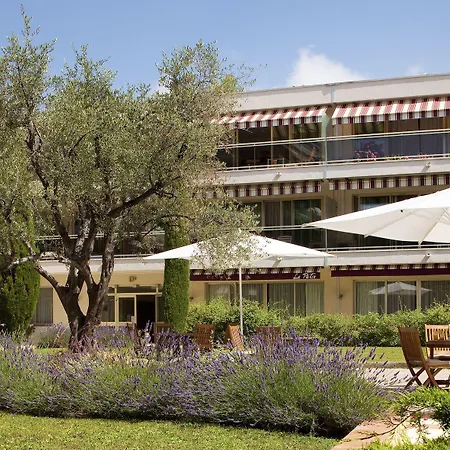 The Originals Boutique, Les Strelitzias جوان ليه باه