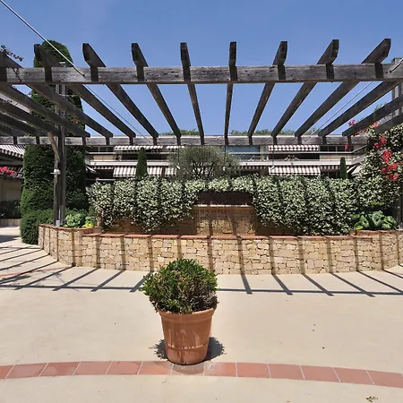 فندق The Originals Boutique, Les Strelitzias