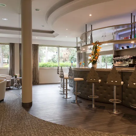 The Originals Boutique, Les Strelitzias جوان ليه باه