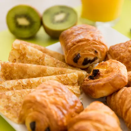 فندق The Originals Boutique, Les Strelitzias جوان ليه باه