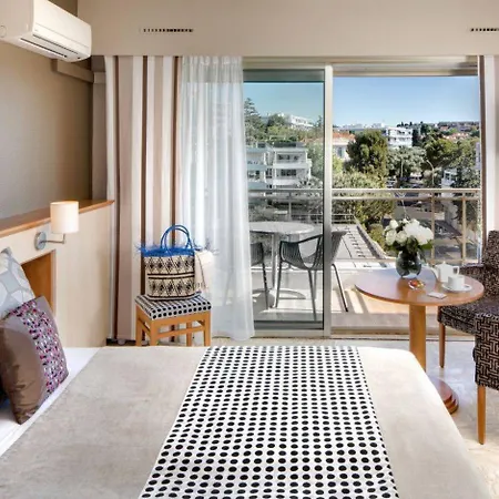 The Originals Boutique, Les Strelitzias Juan-les-Pins