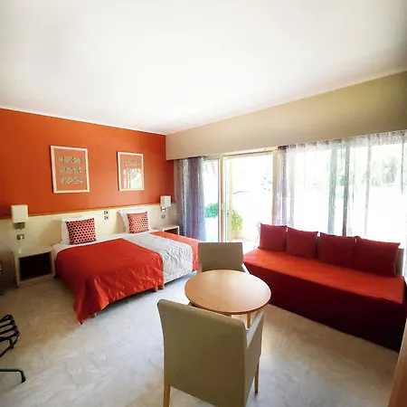 Hotel The Originals Boutique, Les Strélitzias 3*