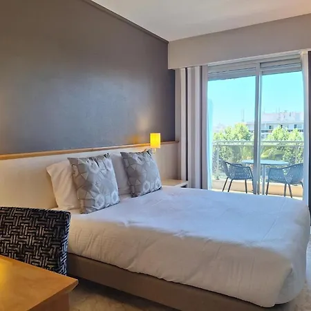 Hotel The Originals Boutique, Les Strélitzias 3*