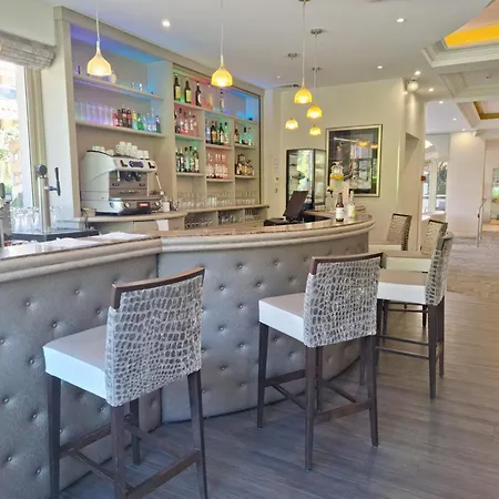 The Originals Boutique, Les Strelitzias Отель Жуан-ле-Пен
