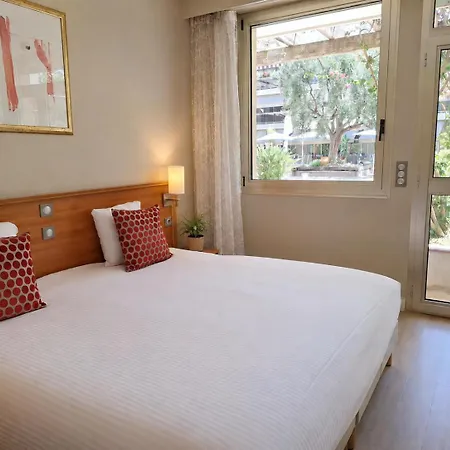 The Originals Boutique, Les Strelitzias 3*