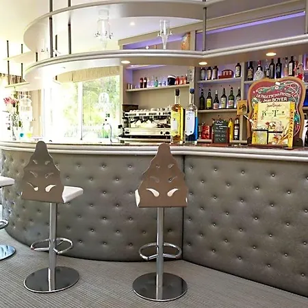The Originals Boutique, Les Strelitzias 3* 胡安莱潘