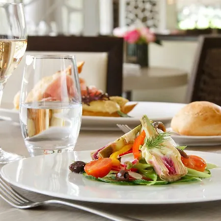 Hotel The Originals Boutique, Les Strelitzias 3*