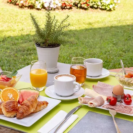 The Originals Boutique, Les Strelitzias Hotel