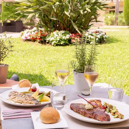 The Originals Boutique, Les Strelitzias Hotel 3*