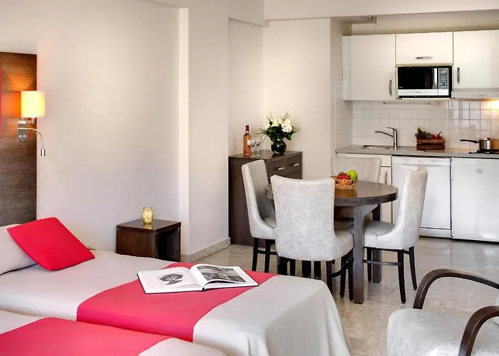 The Originals Boutique, Les Strélitzias Hotel 3*