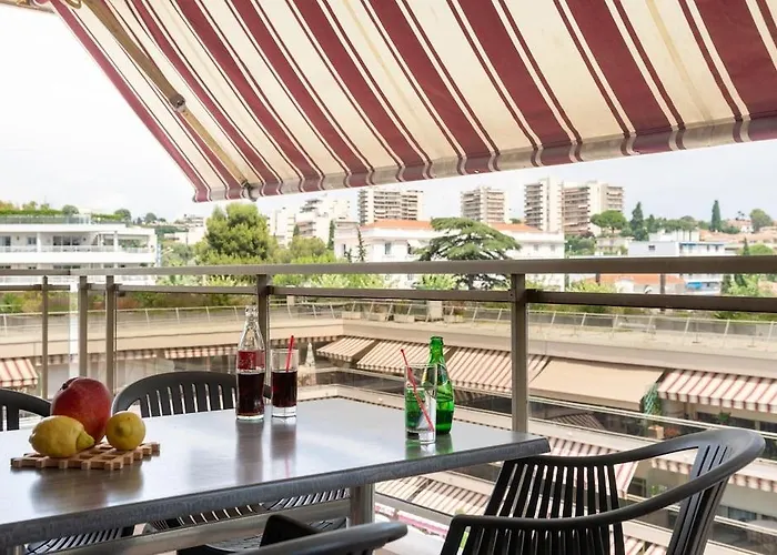 호텔 The Originals Boutique, Les Strelitzias 3*