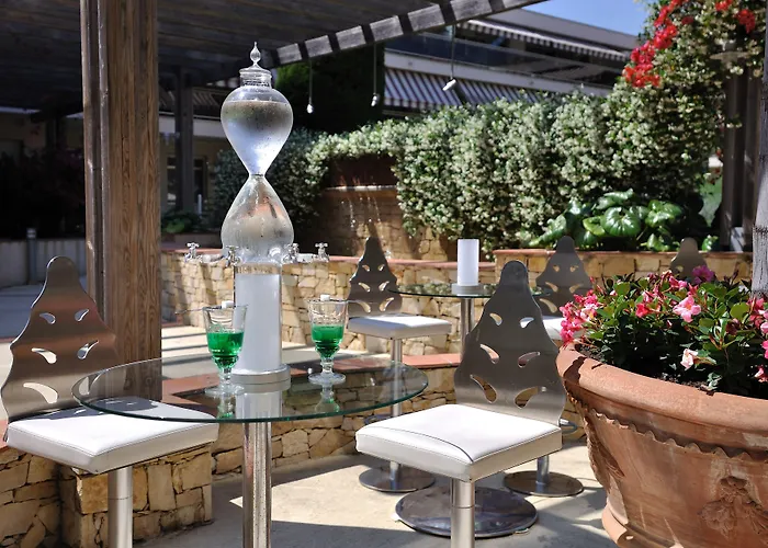 Hotel The Originals Boutique, Les Strélitzias 3*