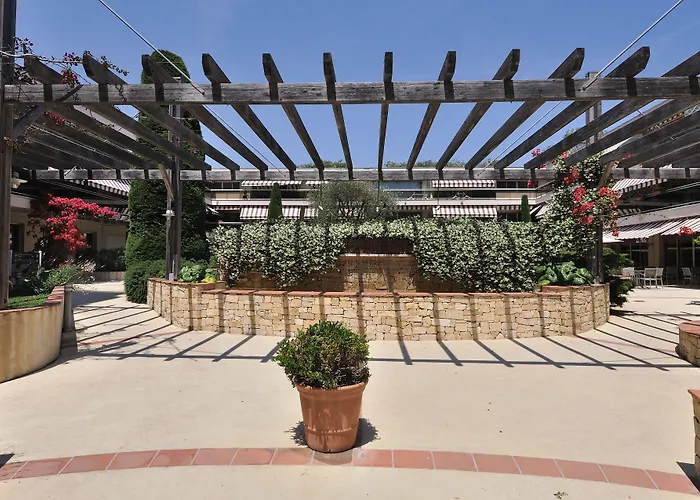 Hotel The Originals Boutique, Les Strelitzias