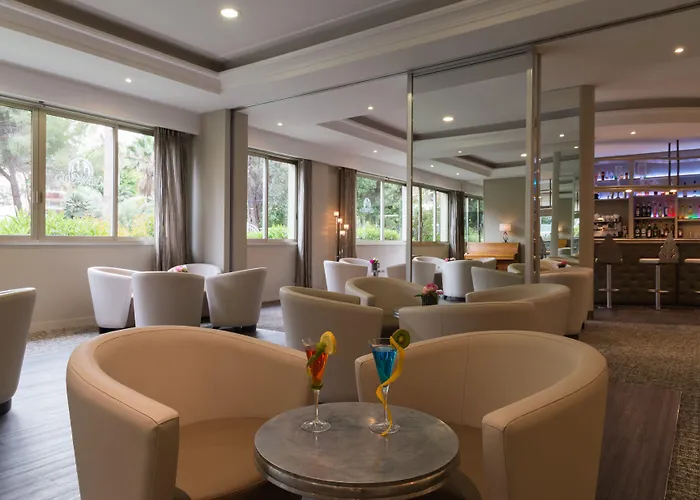 Hotel The Originals Boutique, Les Strélitzias 3*