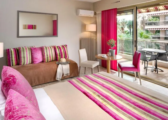 Hotel The Originals Boutique, Les Strélitzias