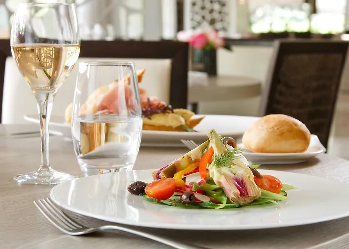 Hotel The Originals Boutique, Les Strélitzias 3*