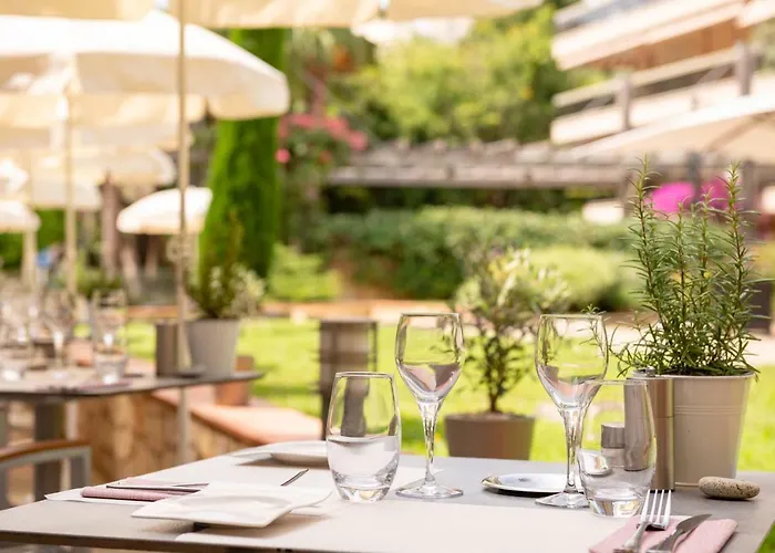 The Originals Boutique, Les Strelitzias