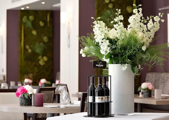 The Originals Boutique, Les Strelitzias 호텔 3*