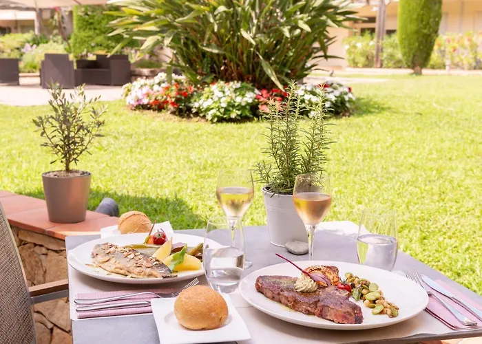 The Originals Boutique, Les Strélitzias Hotel 3*